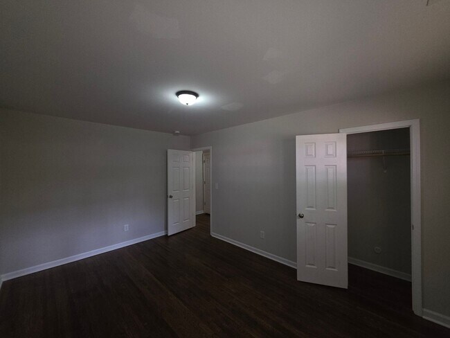 Building Photo - 3136 Creighton Dr