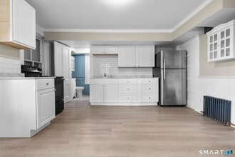 Building Photo - 18 Hobart St