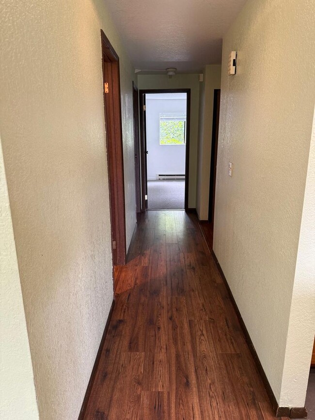 Building Photo - Beautiful 2 bedrooms 1.5 Bath