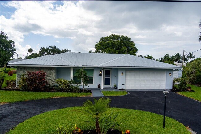 Building Photo - 2066 5th Ct SE