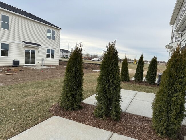 Building Photo - 302 Kingsport Dr