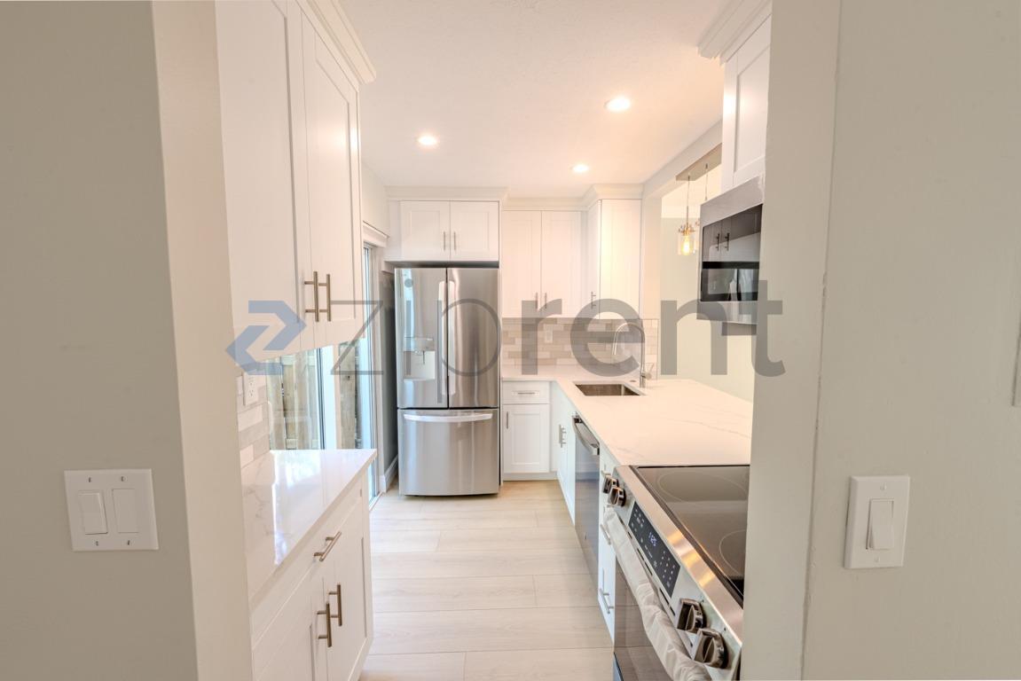 Building Photo - Unit A