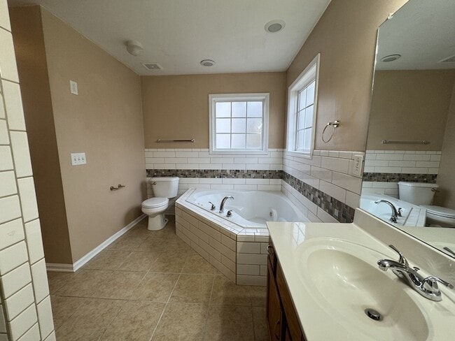 Building Photo - 1872 Darlington Dr