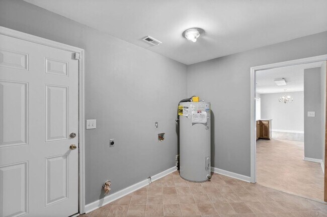 Building Photo - Adorable Home in Horse Creek Farms!