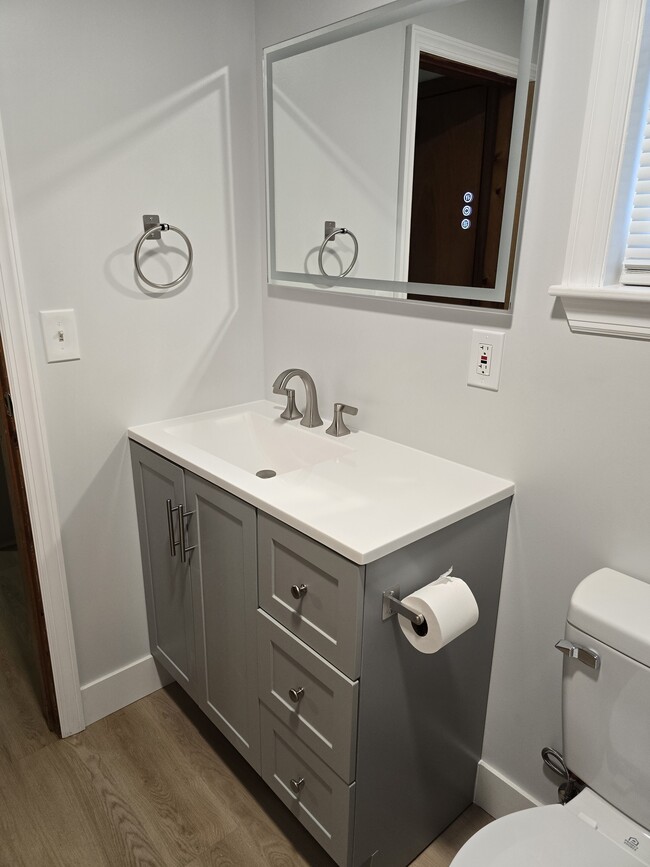 Building Photo - 110 Elm St