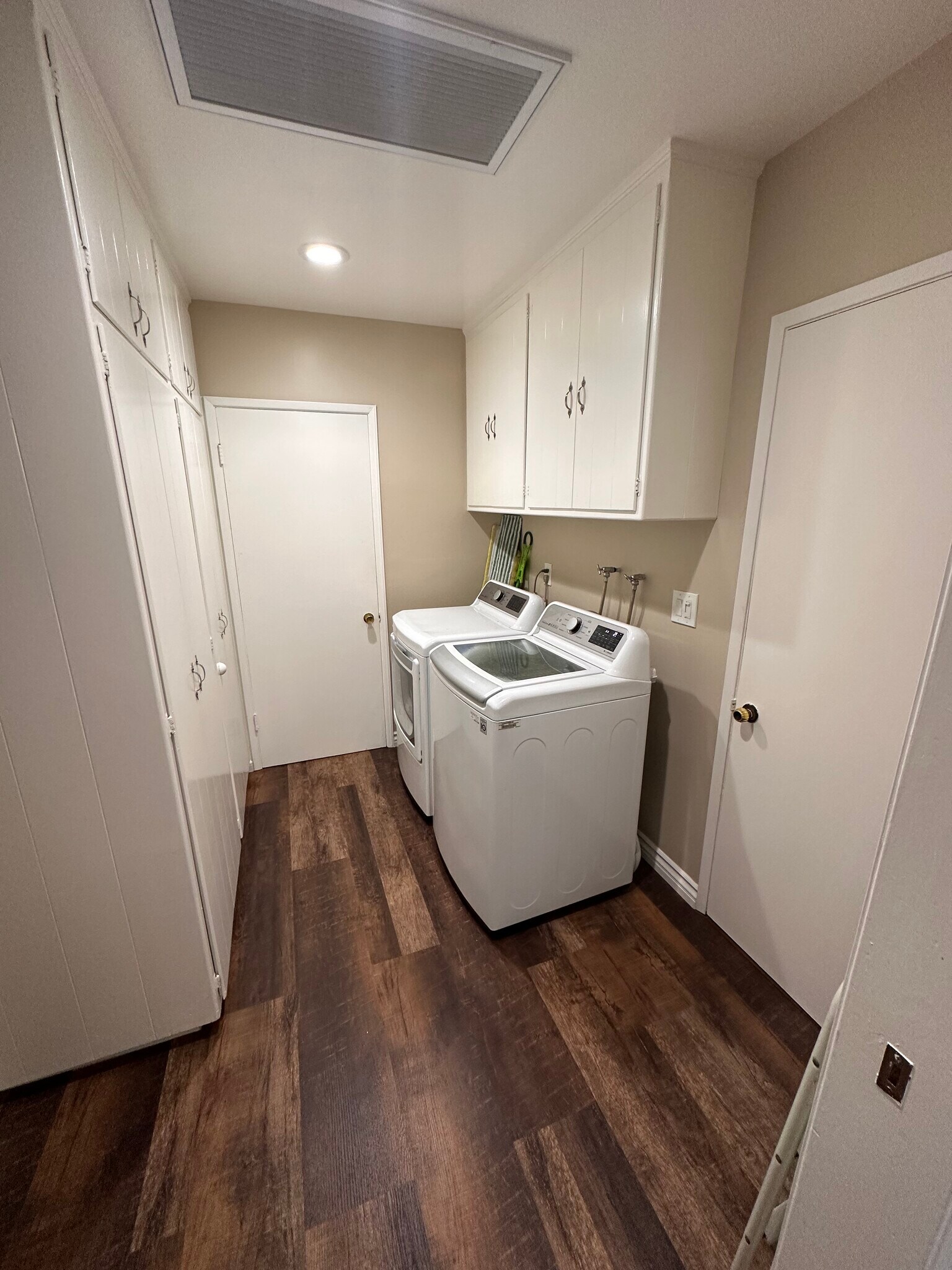 Building Photo - 3624 La Crescenta Ave