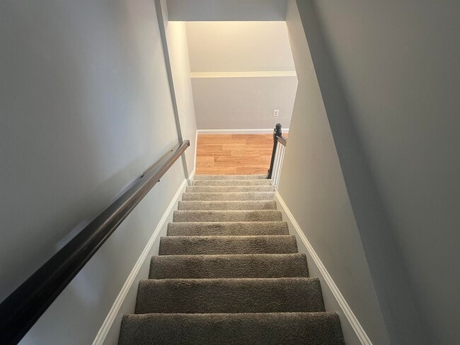 Building Photo - 83 Derryfield Ct