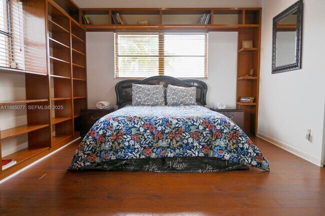 Building Photo - 1104 Washington St