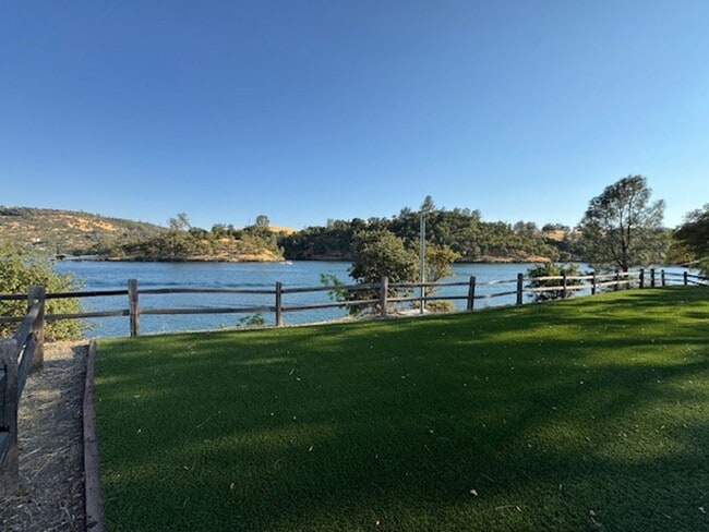 Building Photo - Home located in a gated Lakefront community with 3 swim areas & a boat dock