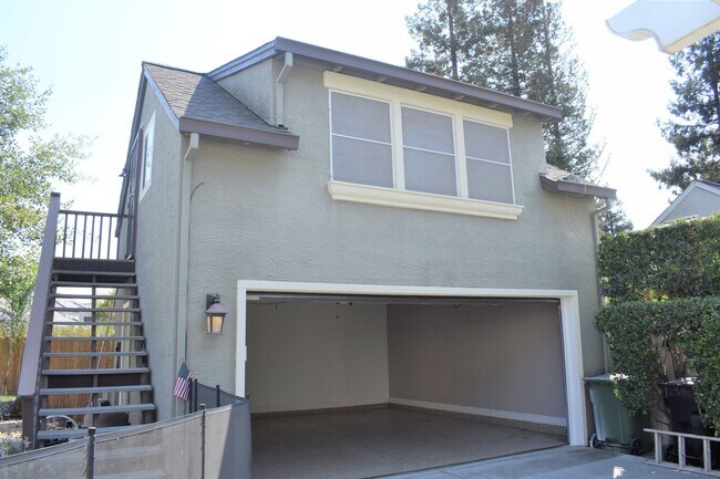 Building Photo - 9456 Cedarview Way