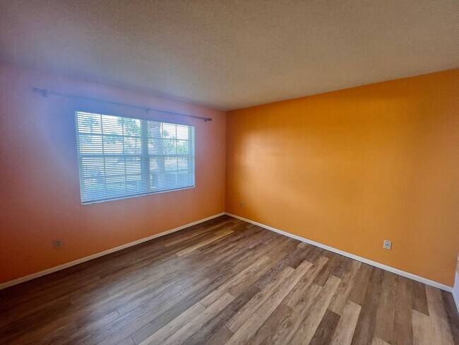 Building Photo - 945 Sonesta Ave NE