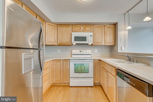 Building Photo - 6015 Curtier Dr