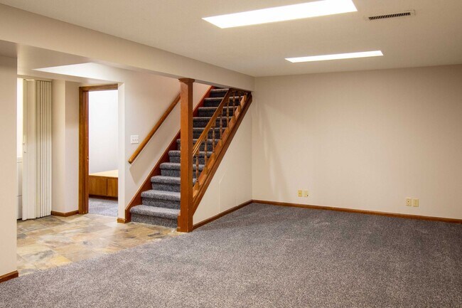 Building Photo - 12175 Pedersen Dr