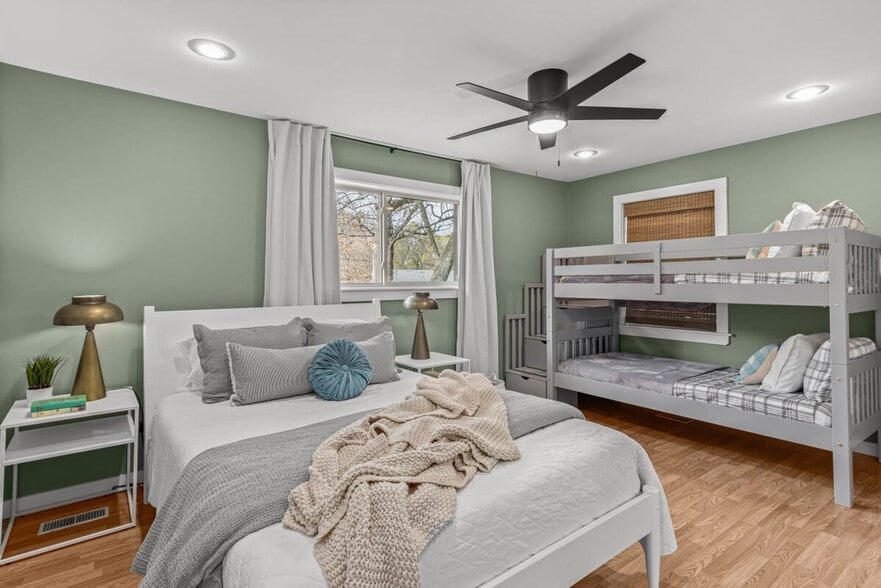 Building Photo - 201 N Dogwood St