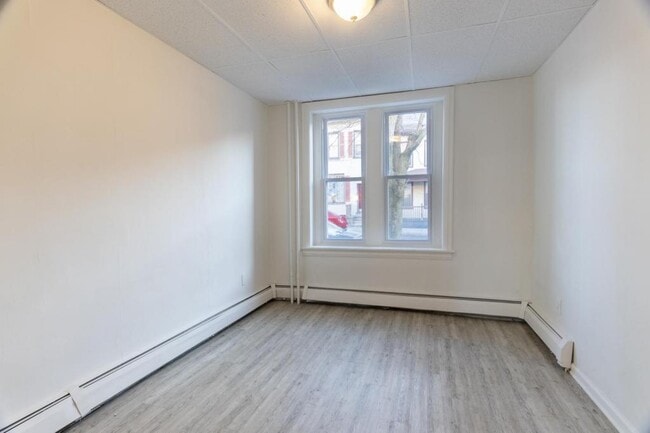 Building Photo - 543 Spruce St