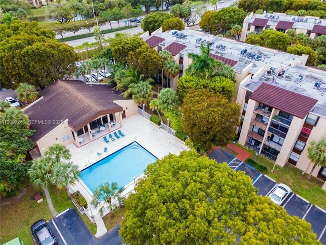 Building Photo - 14415 N Kendall Dr