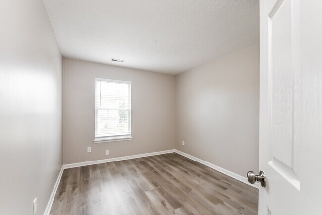 Building Photo - 17124 Rushmore Dr