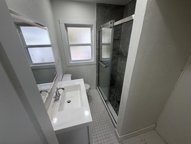 Building Photo - 537 Sunset Blvd
