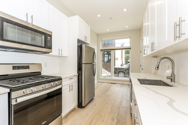 Building Photo - 2102 N Percy St