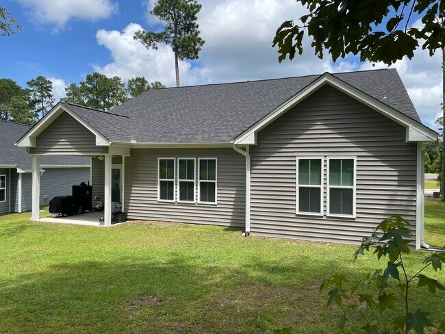 Building Photo - Avaliable October 1st 2025 Unfurnished 3 B...
