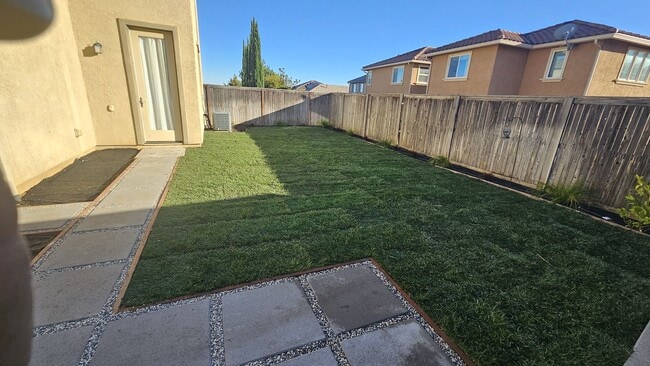 Building Photo - 2261 Hancock Dr