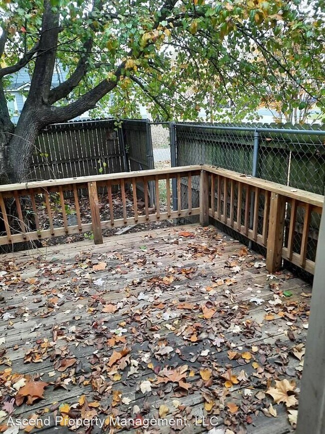 Building Photo - 4 br, 1.5 bath House - 541 Grove St