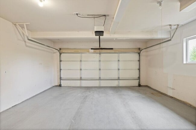 Building Photo - 423 Columbia Point Dr