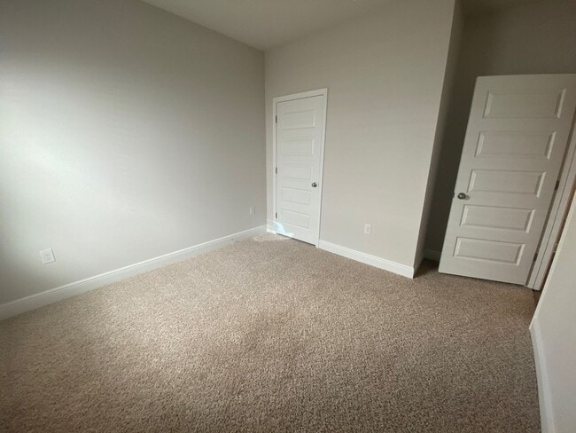 Building Photo - Modern 4Bed/2Ba Home w/Conveniently Accessible Location in PCB! *Garbage Service & Lawncare Inclu...