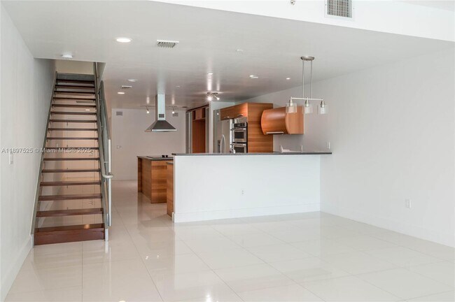 Building Photo - 2950 NE 188th St
