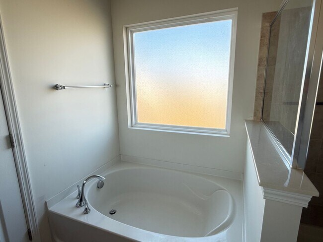 Building Photo - End-Unit Cornelius Townhome | 3BR + Flex Room | Fenced Courtyard | Near Birkdale & Greenway