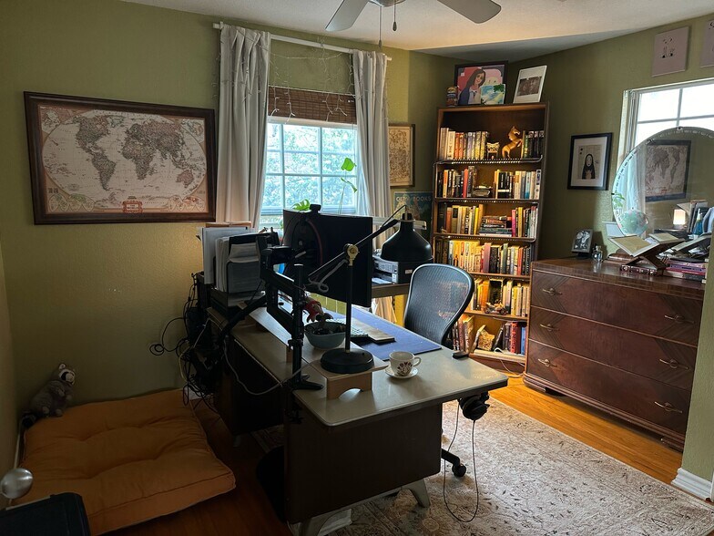 Back bedroom or officeudy or office 940-383-2500 - 2019 N Bell Ave