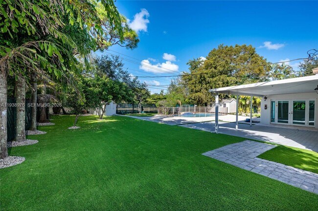 Building Photo - 5626 SW 69th Ave