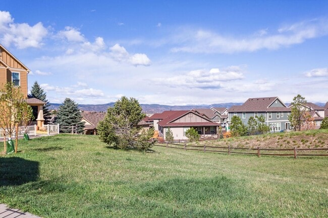 Building Photo - 3 Bedroom, 3 Bth Townhome with 2 Car Garage