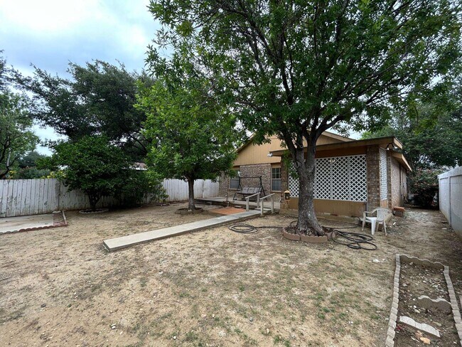 Building Photo - 126 Knoll Ave