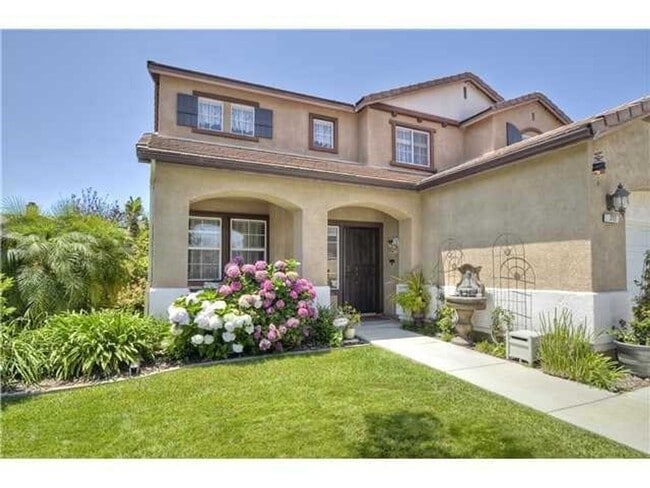 Building Photo - Welcoming Home with Solar and Great Locati...