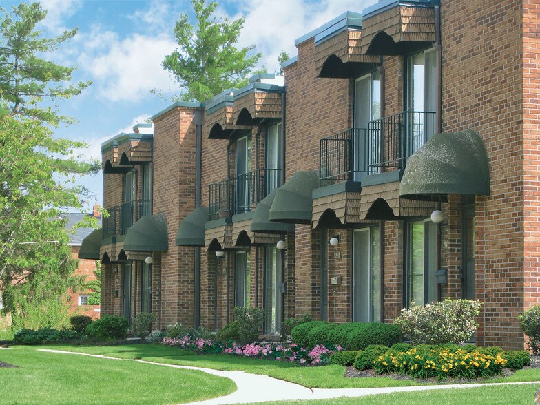 Mackenzie Village 1942 Mackenzie Dr Columbus OH 43220 Apartment Finder