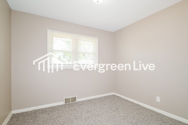 Building Photo - 220 Jeanette Dr