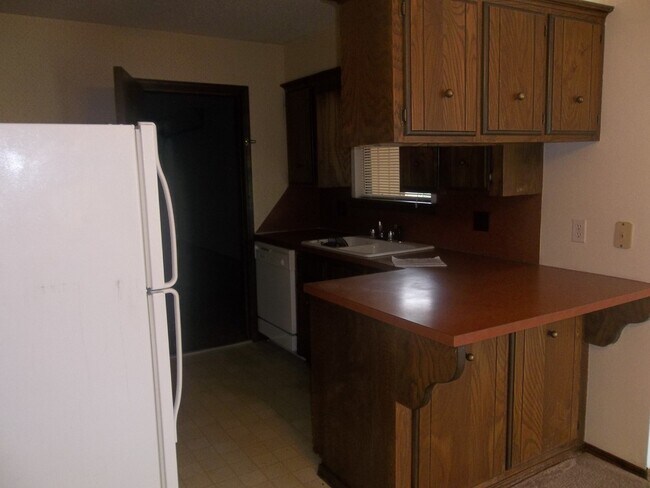 Building Photo - 421-423 Britton Ct.