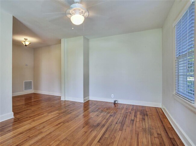 Building Photo - 404 S Westland Ave