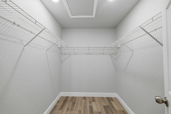 Building Photo - Available Now! Tastefully Designed 3 Bed, 2 Bath Home