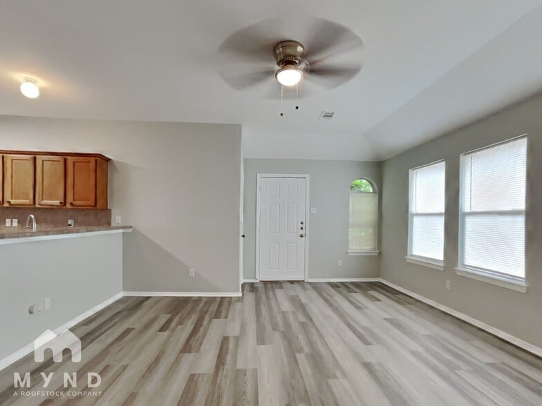 Building Photo - 24226 Hard Wood Dr
