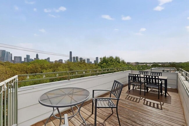 Building Photo - 807 W Gibson St