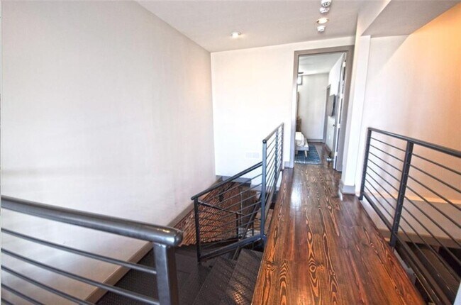 Building Photo - 320 Peters St SW