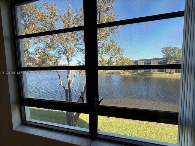 Building Photo - 10426 E Clairmont Cir