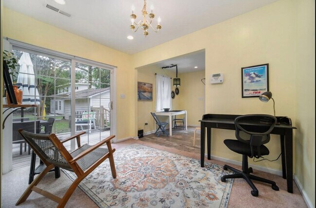 Building Photo - 452 Riverland Dr