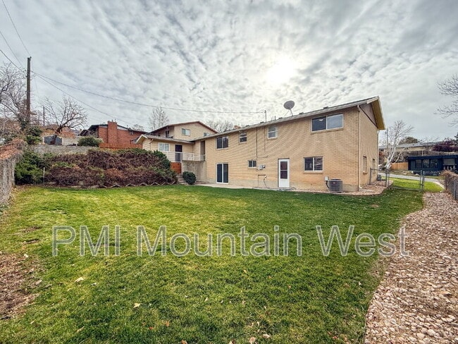 Building Photo - 1011 Claremont Dr