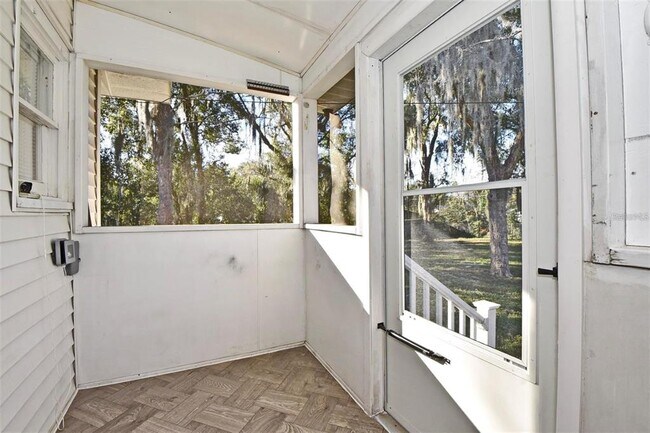 Building Photo - 1015 Martin St