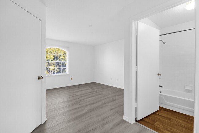 Building Photo - 7360 Westpointe Blvd