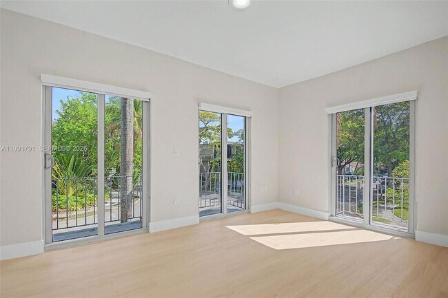 Building Photo - 694 NE 76th St