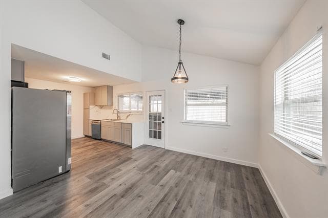 Building Photo - 8409 Glenann Dr